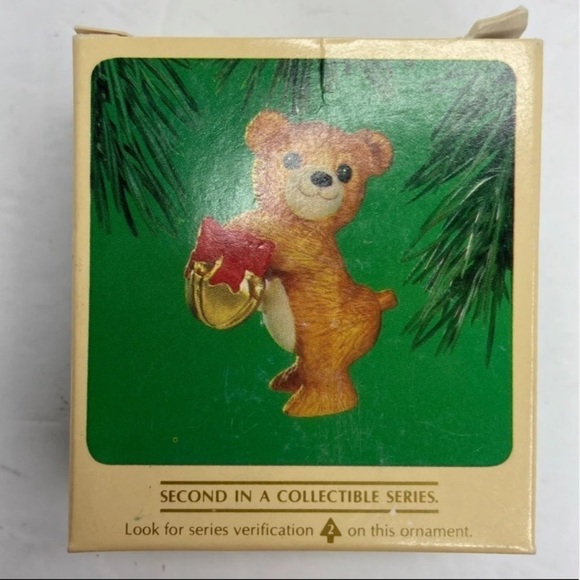 Hallmark 1984 “Cinnamon Bear” Porcelain Keepsake Vintage Ornament - Picture 8 of 9